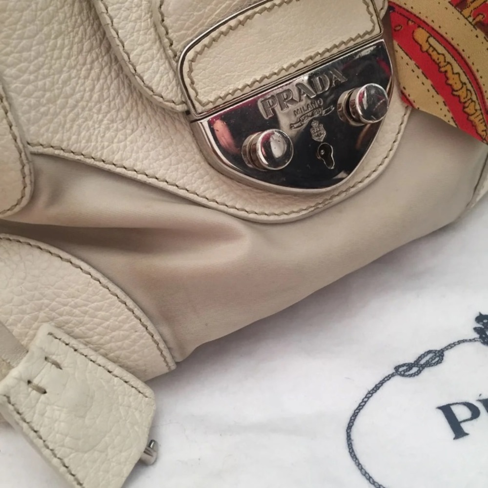 White beautiful Prada bag 🚫FIRM PRICE 🚫